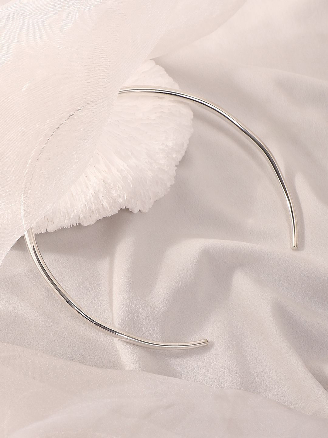 SOHI The Shackle Torque Silver-Plated Choker Necklace