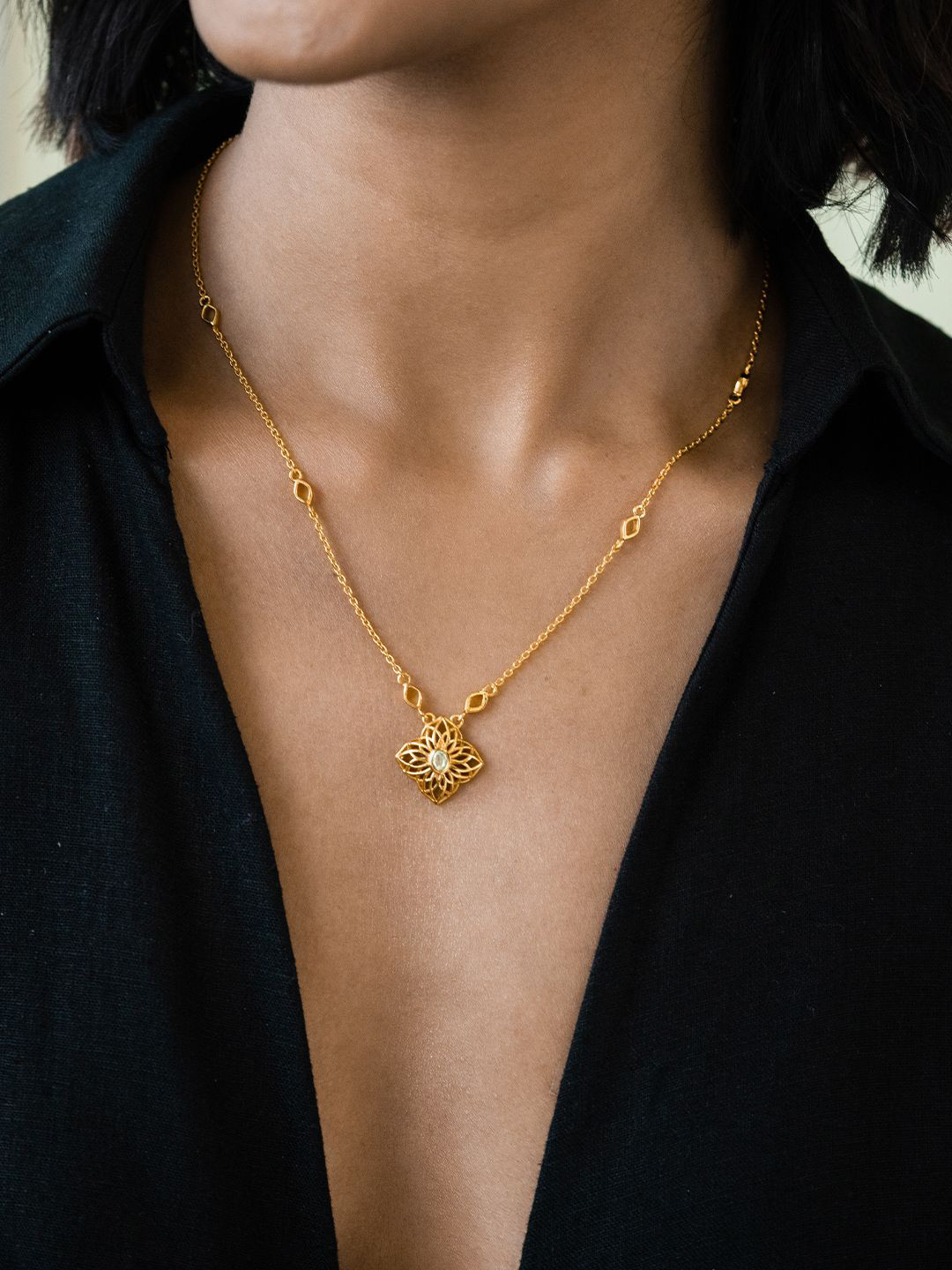 Shaya by CaratLane Queen of Socialising 925 Sterling Silver Gold-Plated Stones Studded Necklace