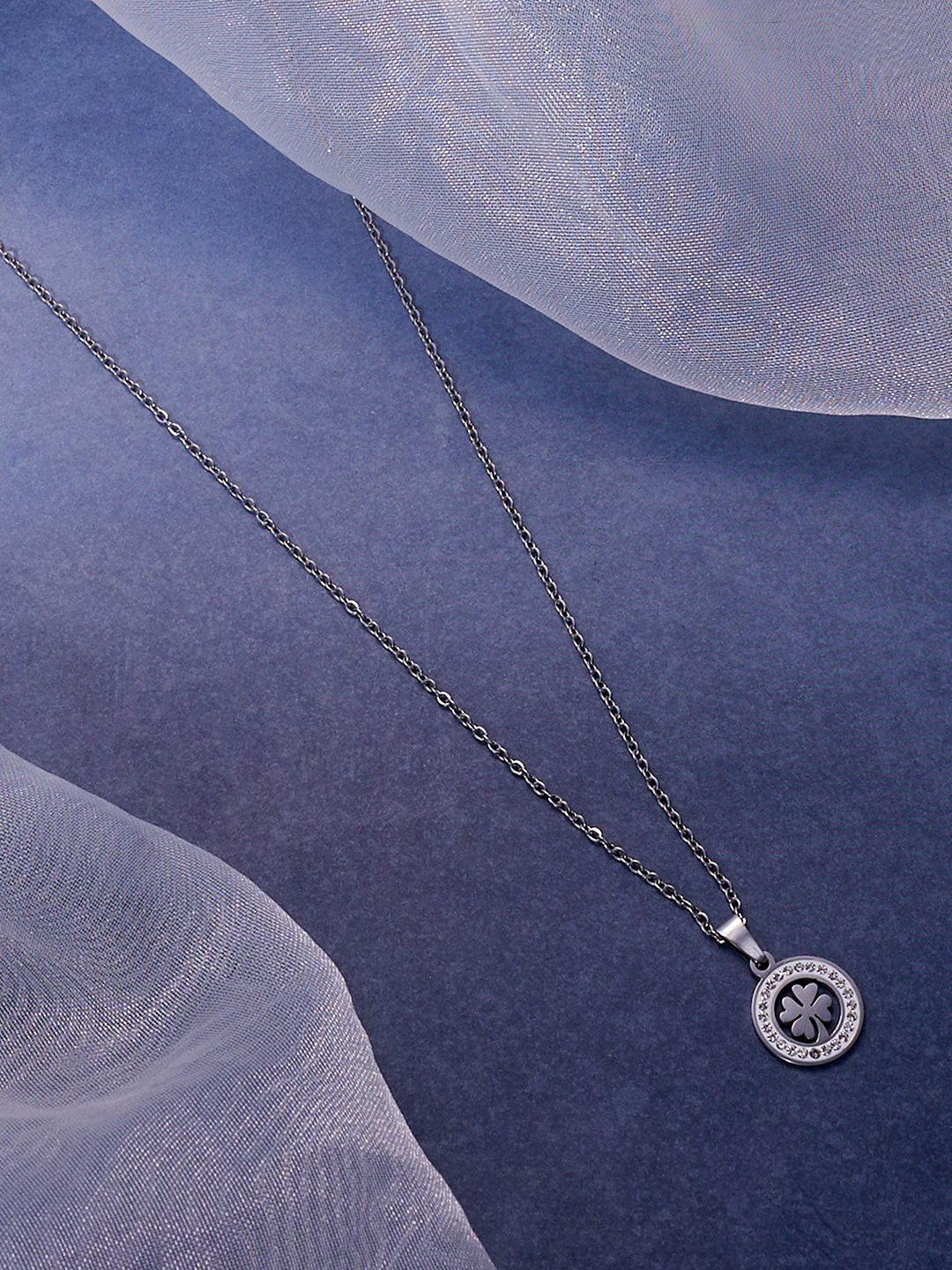 SOHI The Clover Silver-Plated Floral Pendant With Chain