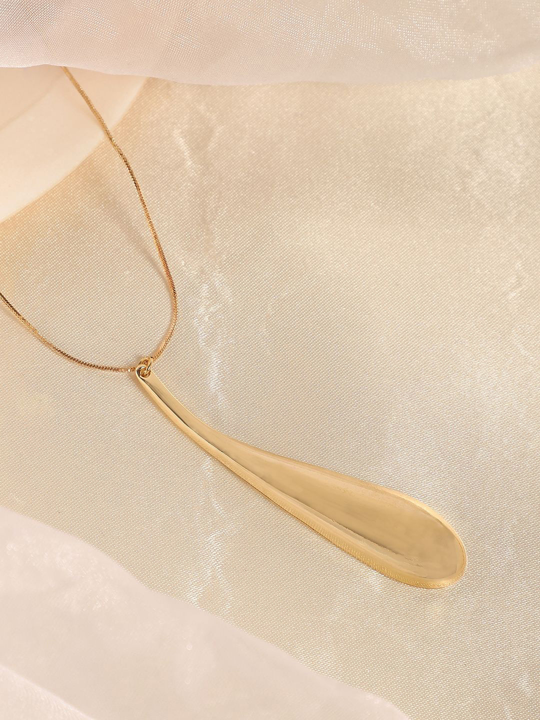 SOHI The Drip Pendant Gold-Plated Necklace