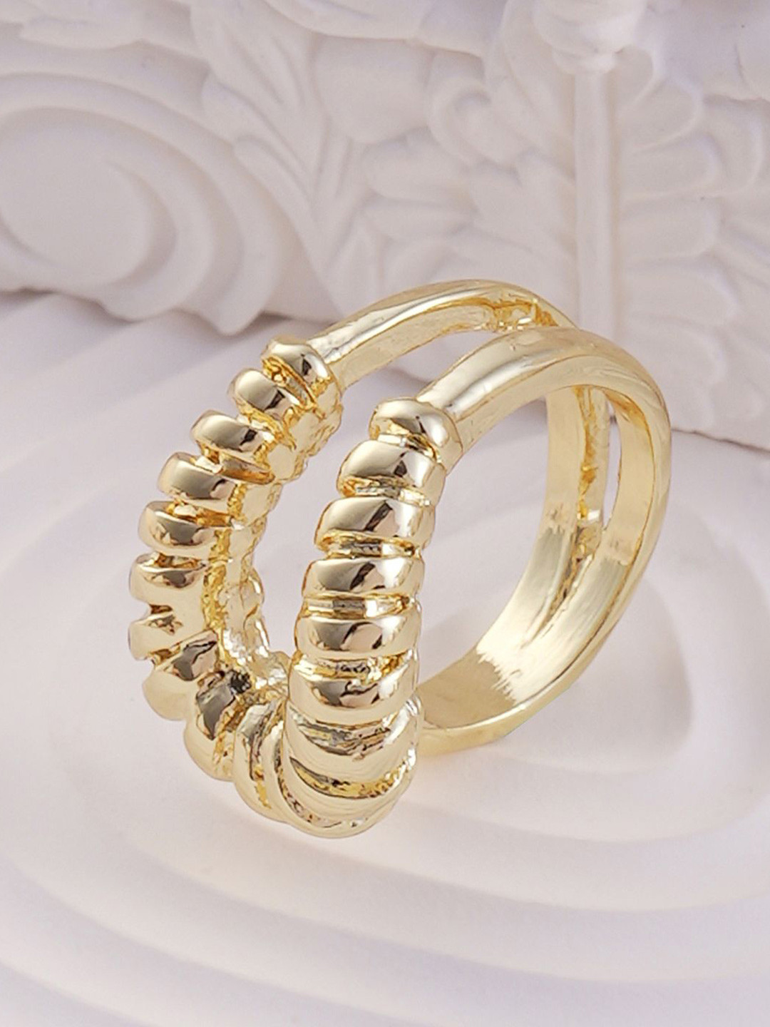 SOHI Gold Plated Adjustable Mollusks Statement Finger Ring