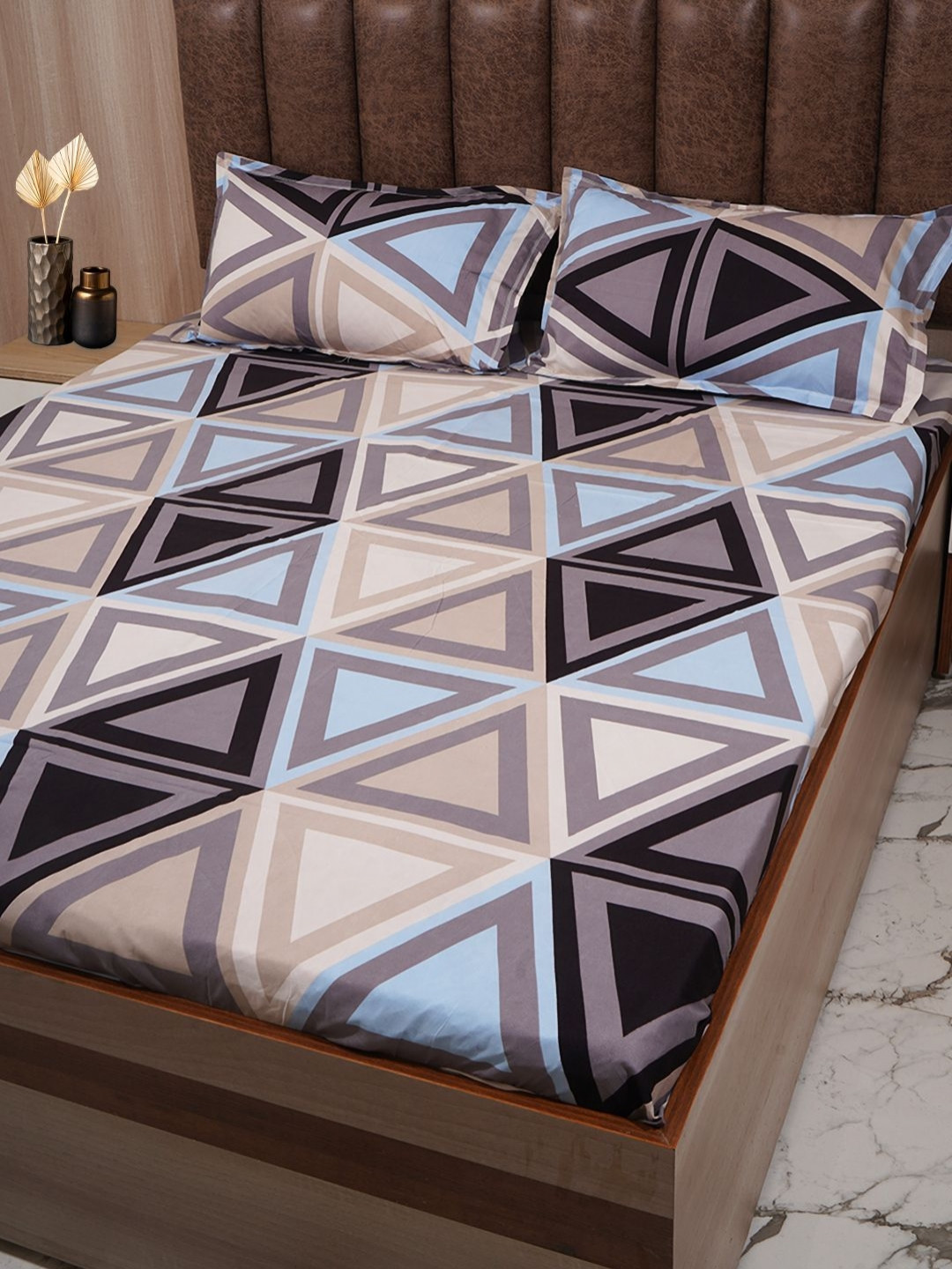 Adwitiya Triangle Design Cream Geometric Polycotton 210 TC Fitted Queen Fine Bedsheet with 2 Pillow Covers-90 x 100 inches