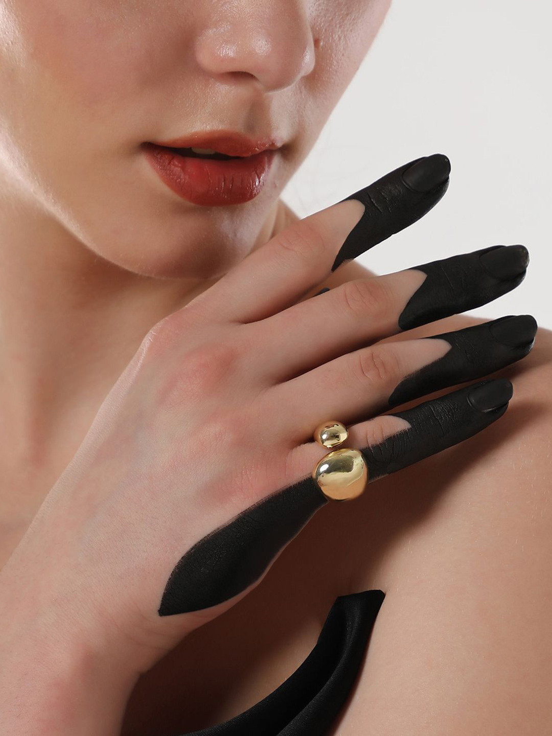 SOHI The Semi-Chunky Gold-Plated Adjustable Finger Ring