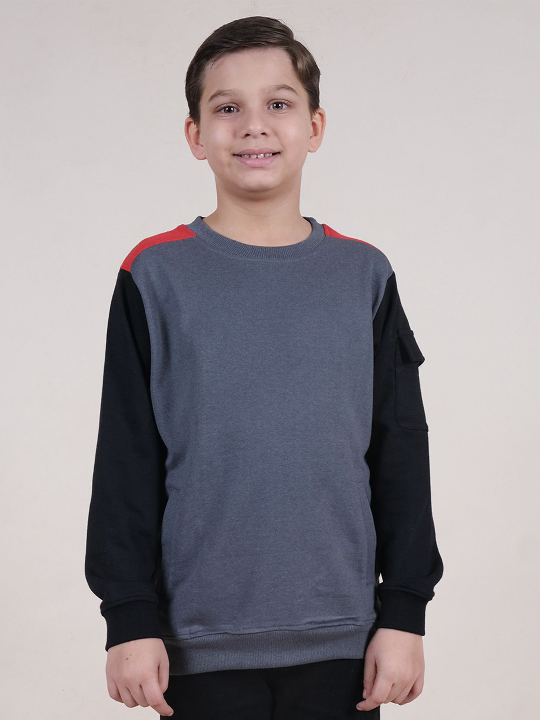 KiddoPanti Boys Solid Sweatshirt With Pocket On Sleeve