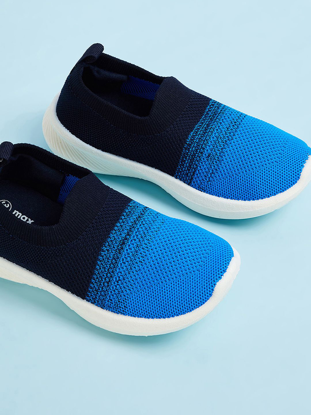 max Boys Running Shoes