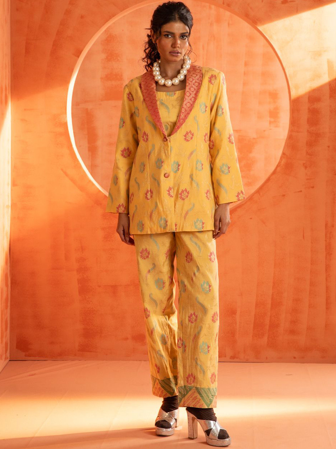 Indethnic Printed Sleeveless Tank Top & Trousers With Coat