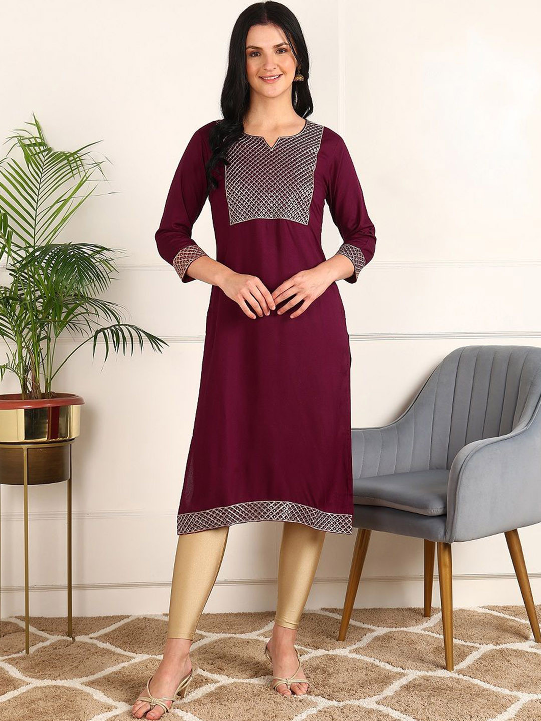 Kapad Dwar Geometric Embroidered Sequinned Straight Kurta