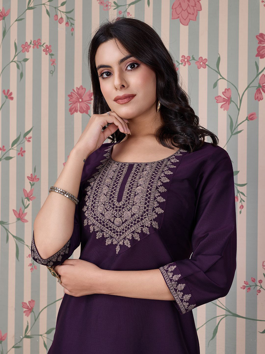 Ode by House of Pataudi Women Embroidered Side Slits Straight Kurta