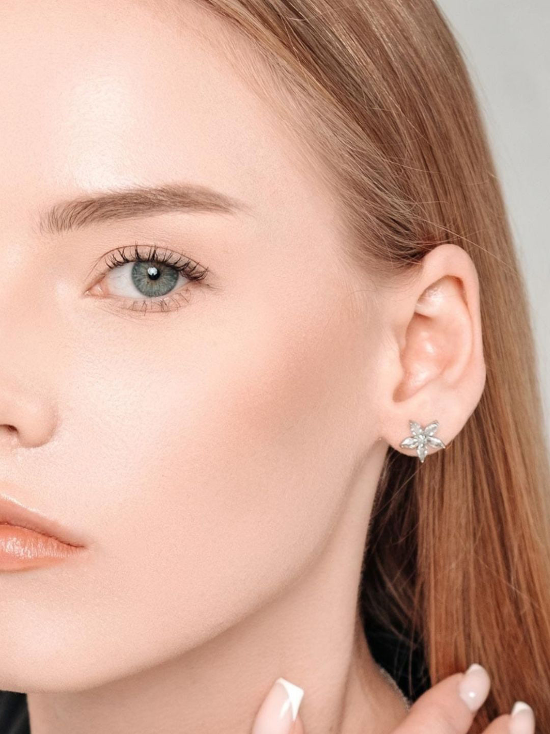 HighSpark 925 Sterling Silver FloralShaped Cubic Zirconia Studs