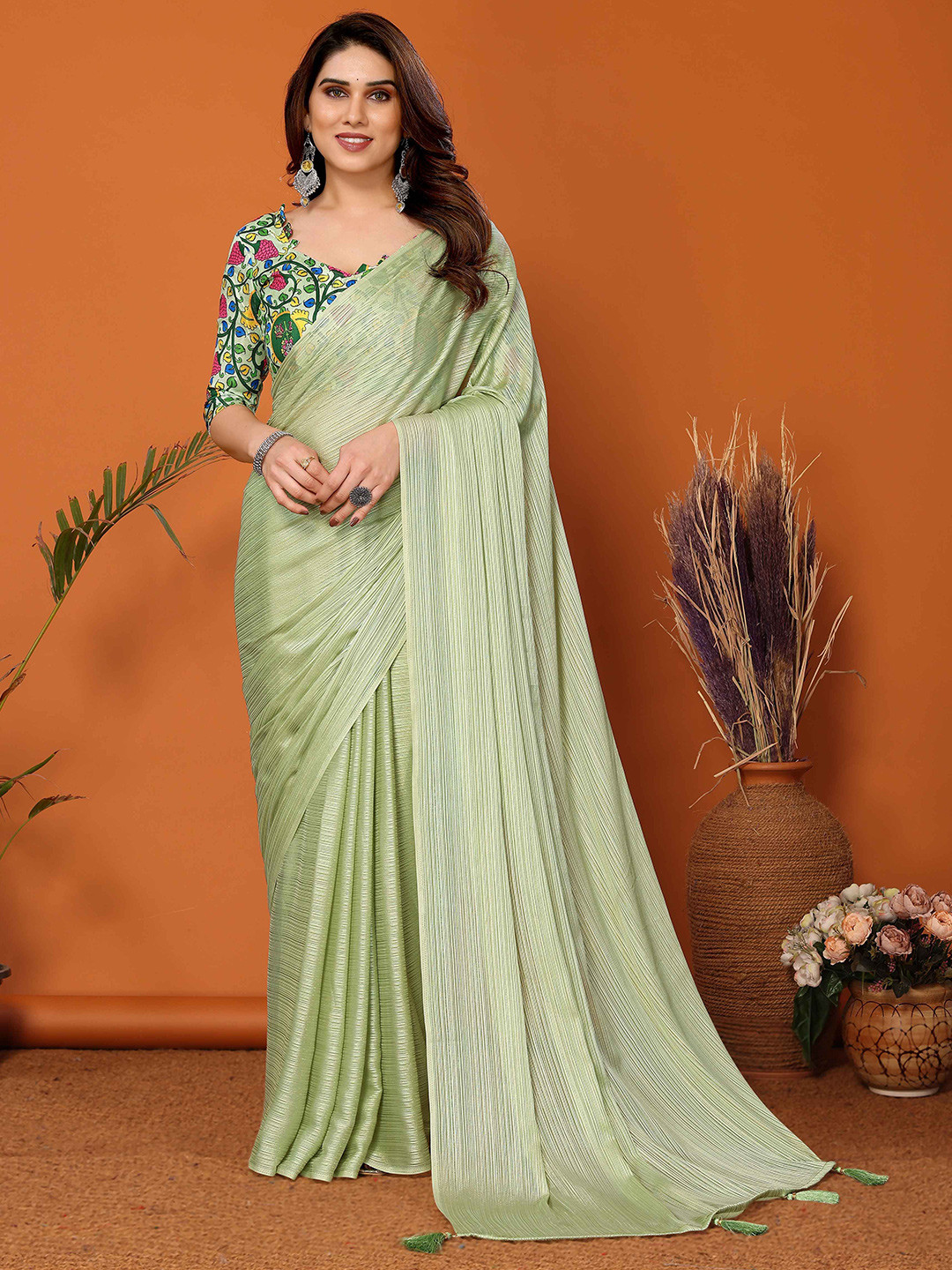 VISHNU CREATIONS Women Plain Saree