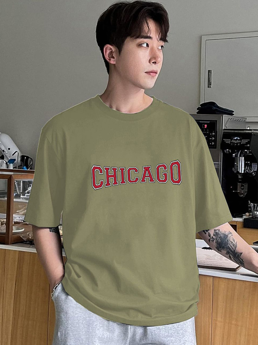 Genzy Men Chicago Typography Oversized T-shirt
