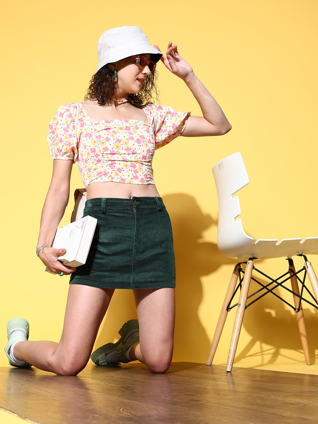 Berrylush White Floral Super Cropped Top