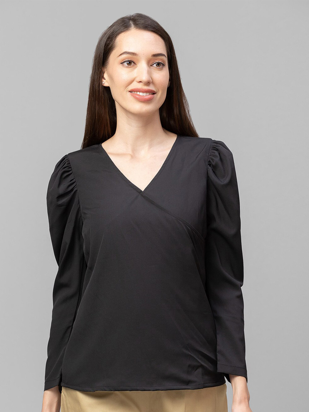 Globus Black Solid Long Sleeves Top