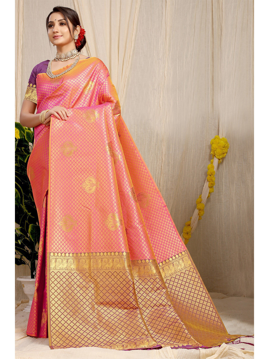 Anaita Peach-Coloured & Gold-Toned Woven Design Zari Banarasi Saree