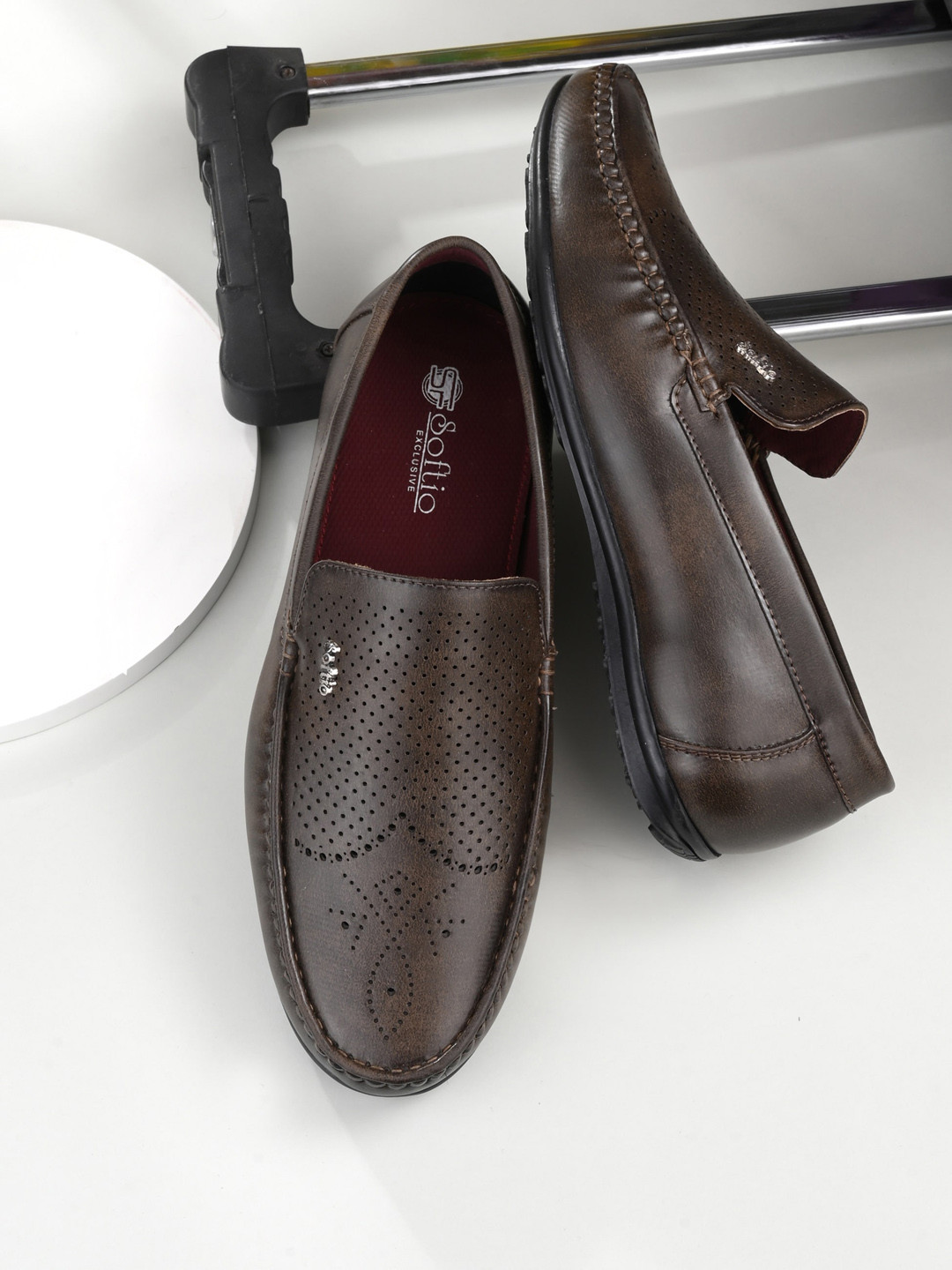 SOFTIO Men Dark Brown Perforations Loafers