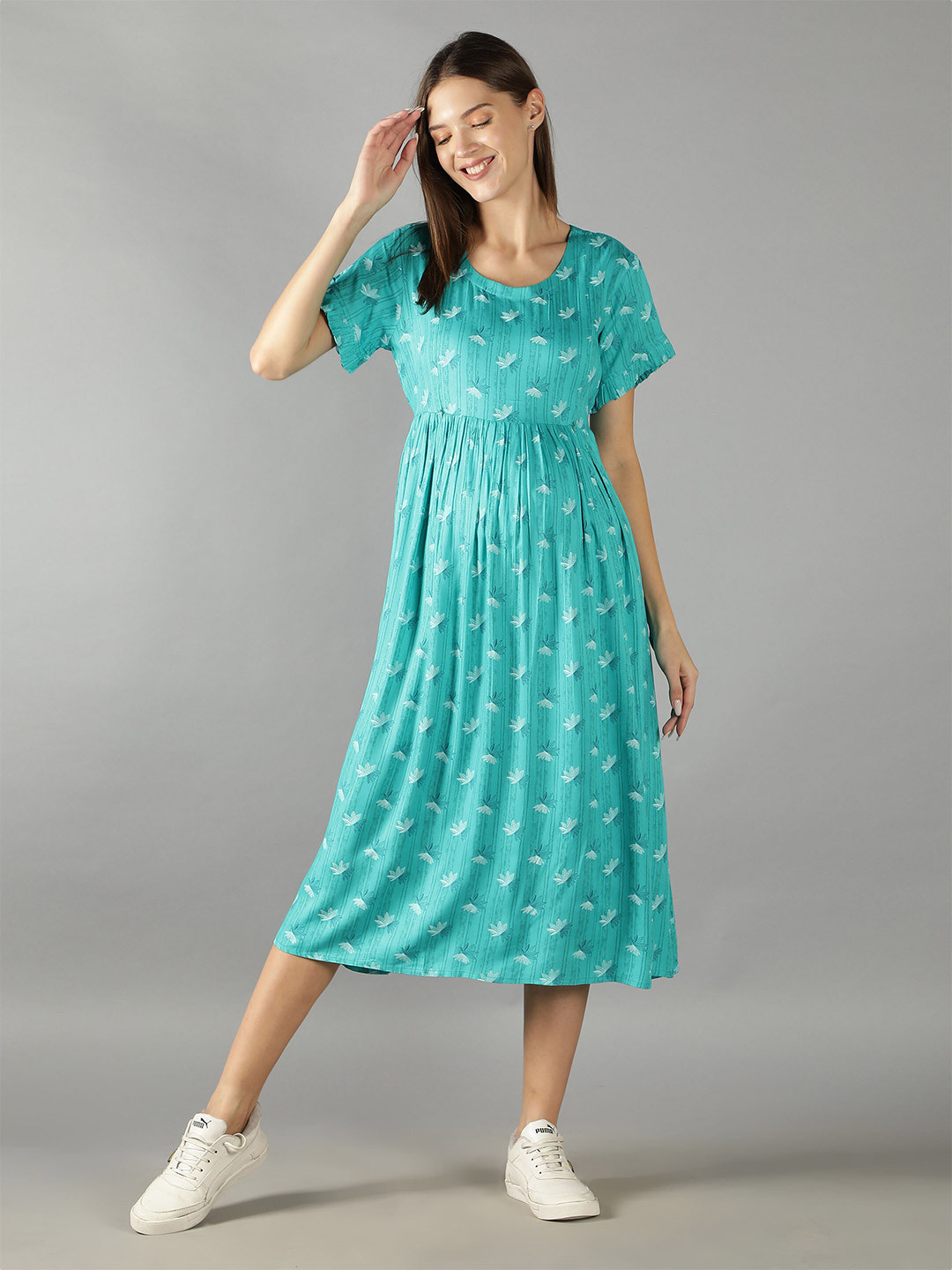 NIGHTSPREE Women Blue & White Floral Maternity Midi Dress