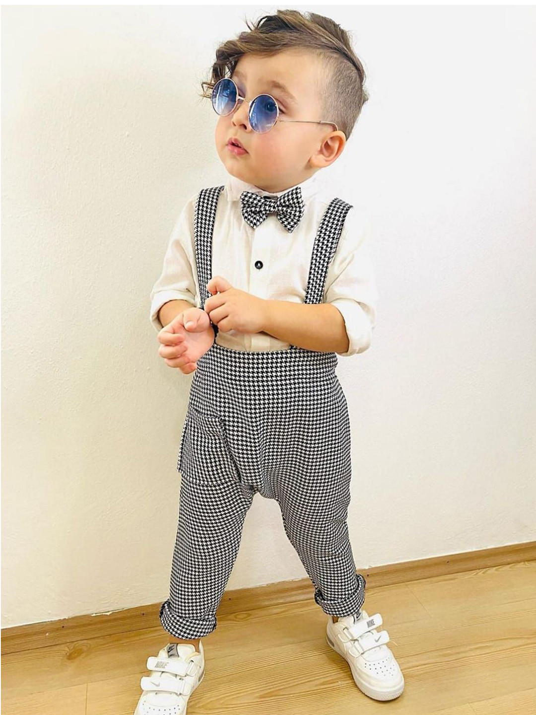 DEL LUNA Boy Printed Slim Fit Dungarees Comes with Shirt & Bow Tie