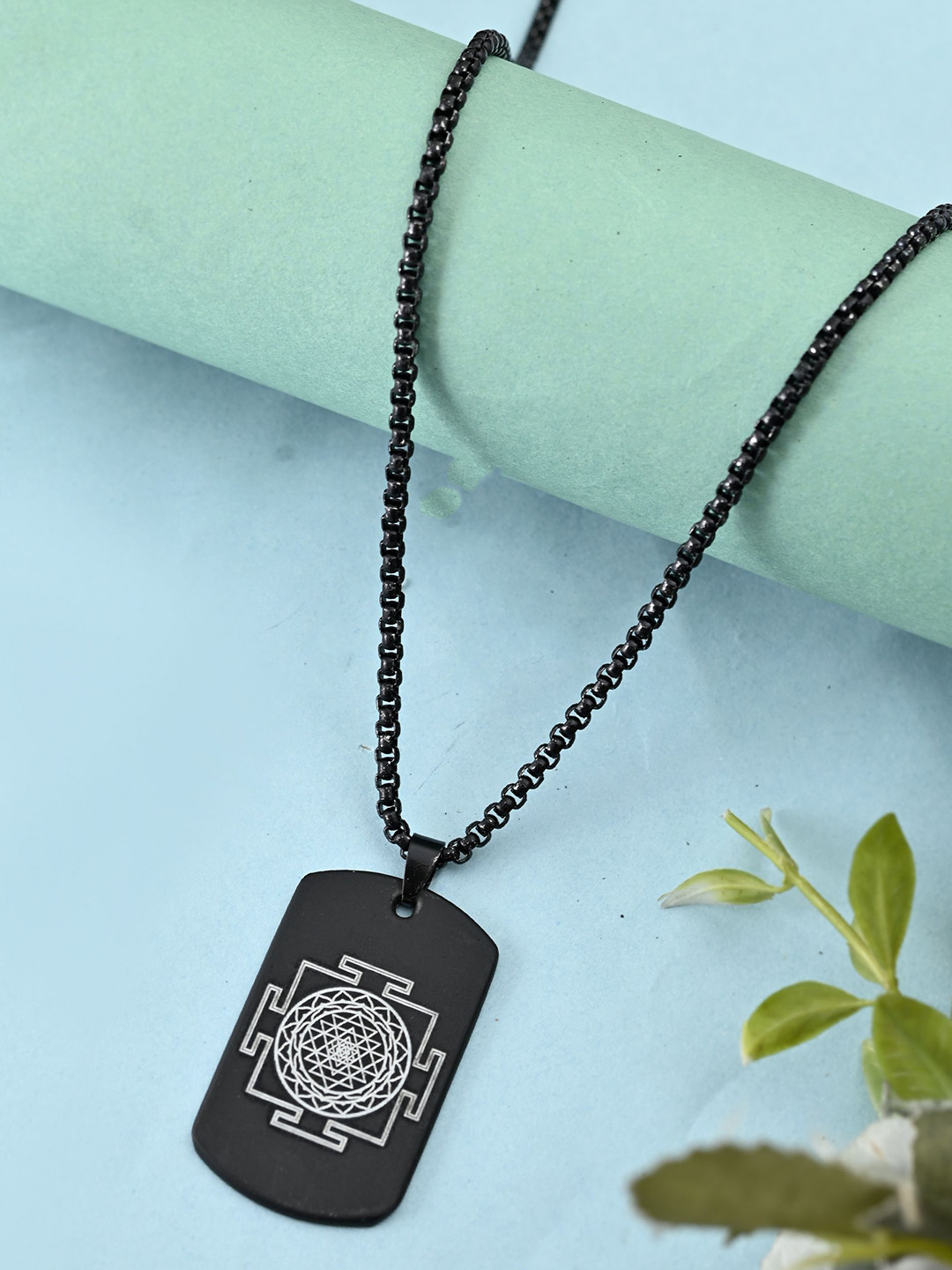 PASU FASHION Unisex Sterling Silver Prosperity Shree Yantra Shaped Pendant With Chain