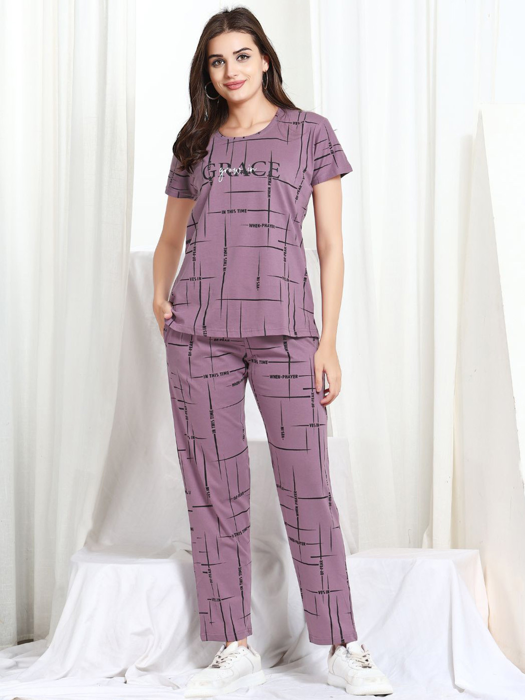 Arela Graphic Printed Round Neck T-Shirt & Pyjama