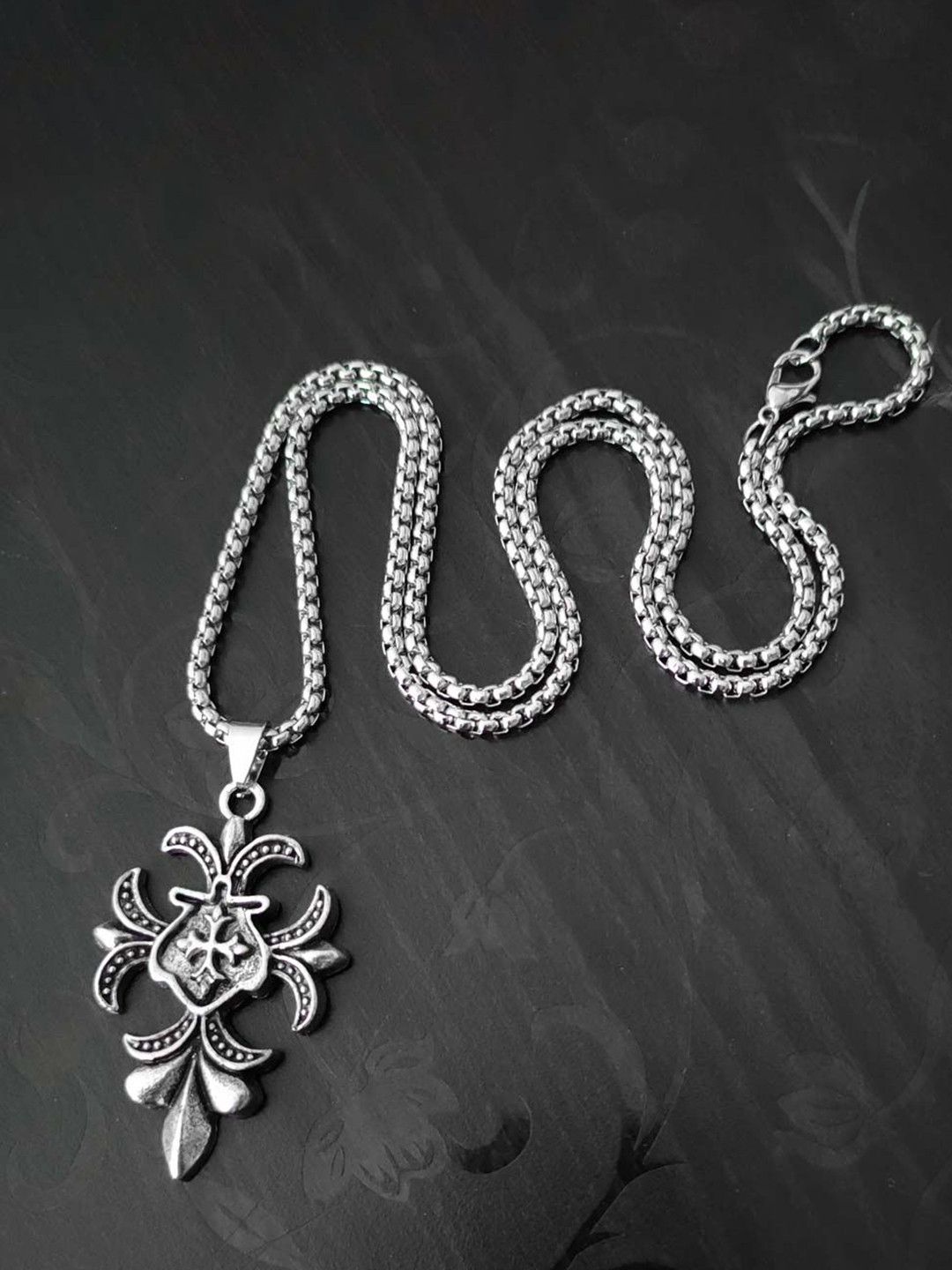 M Men Style Silver-Plated Cross Jesus Pendants & Chain