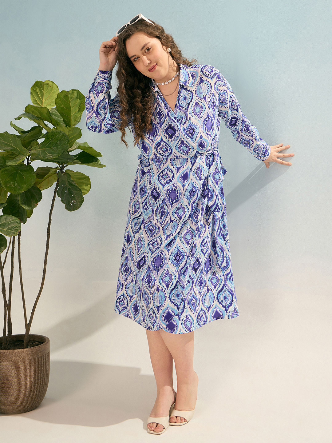 SASSAFRAS Women Abstract Printed Mandarin Collar Midi Warp Dress