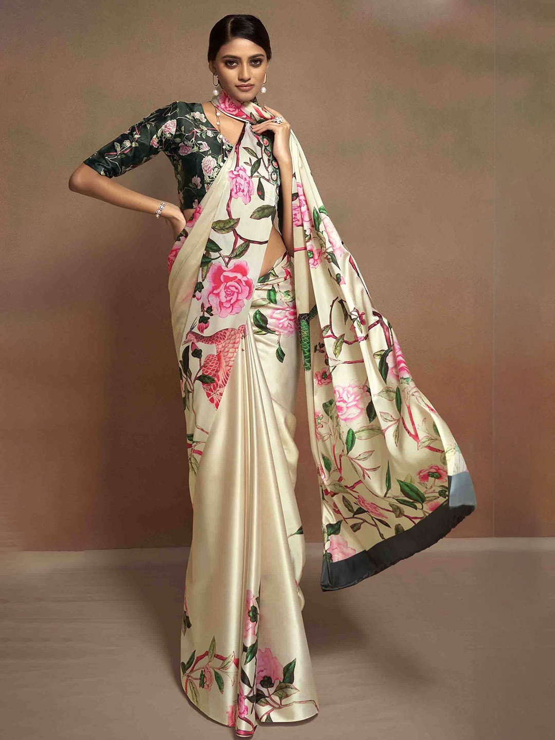DIVASTRI Floral Printed Satin Saree