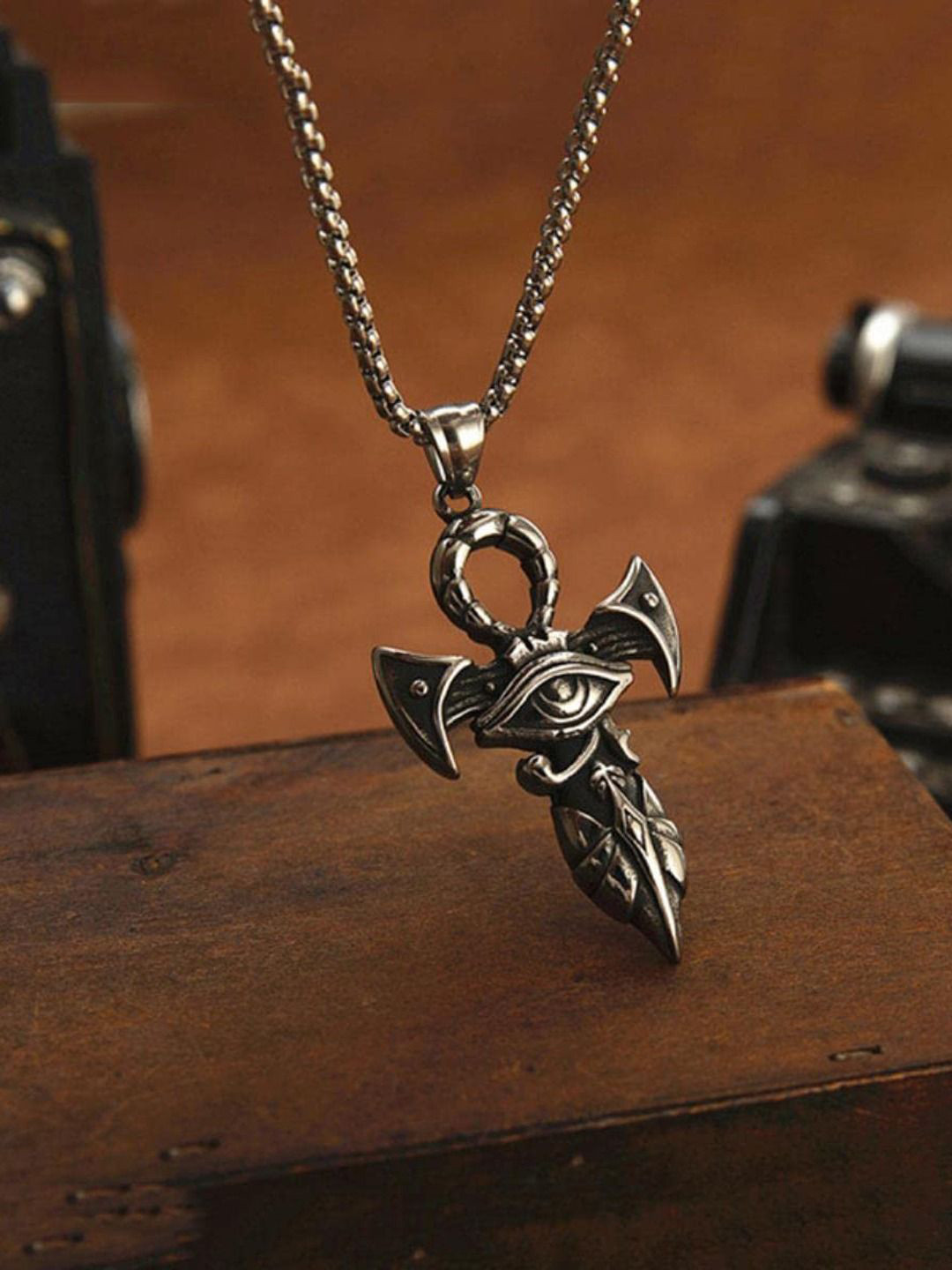 FIMBUL Men Silver-Plated Stainless Steel Egyptian Eye Of Horus Pendant With Chain