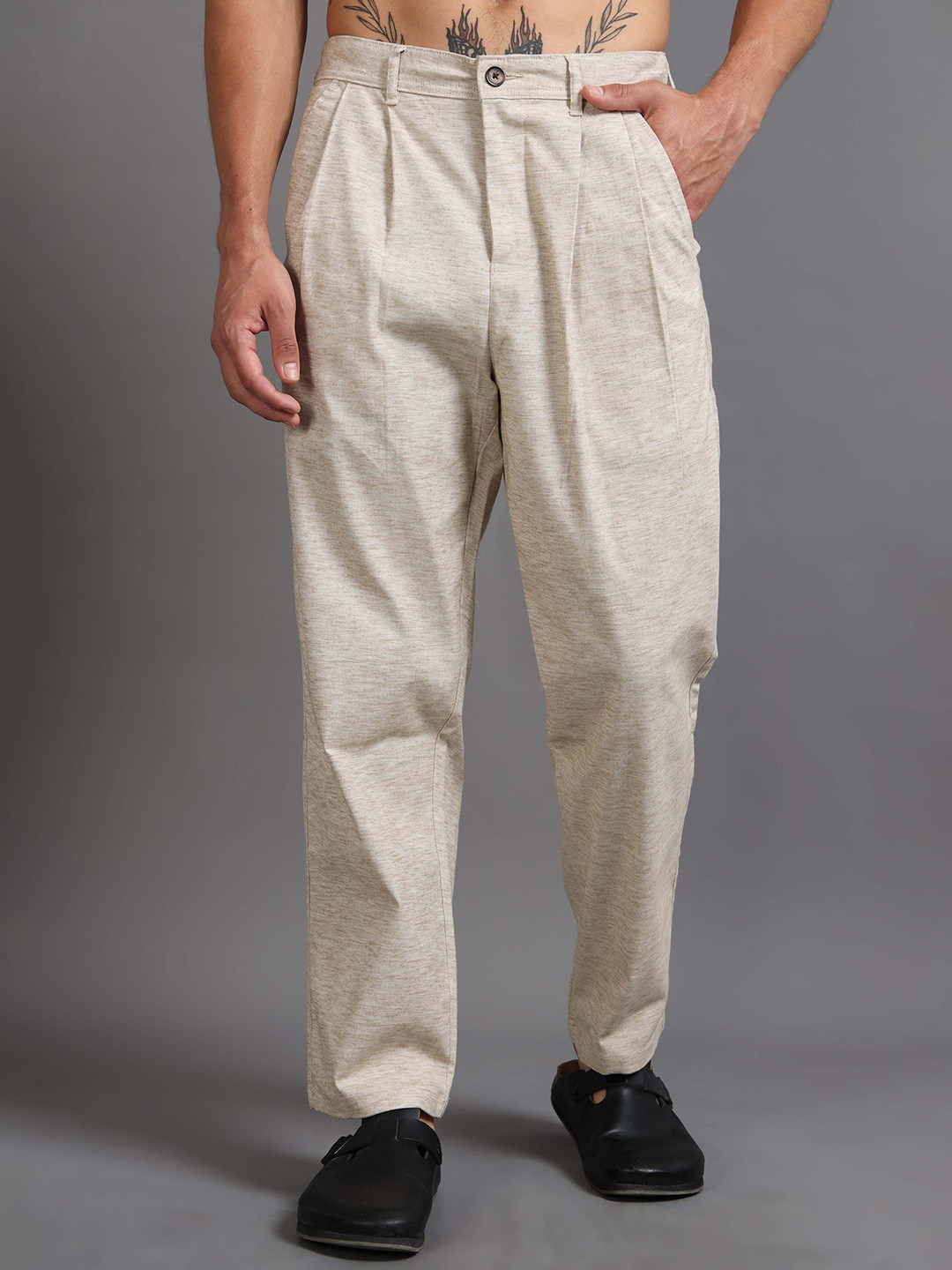Italian Colony Men Textured Relaxed Pleated Trousers