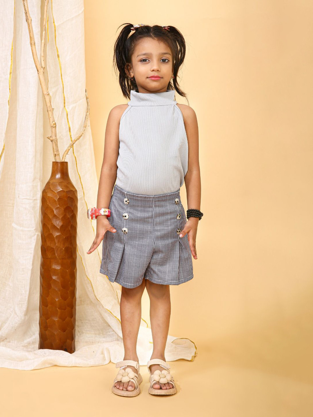 DEL LUNA Girls Mock Neck Top With Shorts