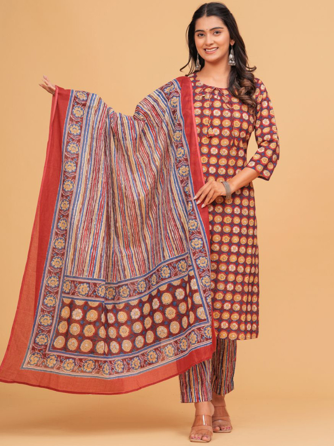 TANISHA Women Floral Printed Regular Kurta with Trousers & With Dupatta