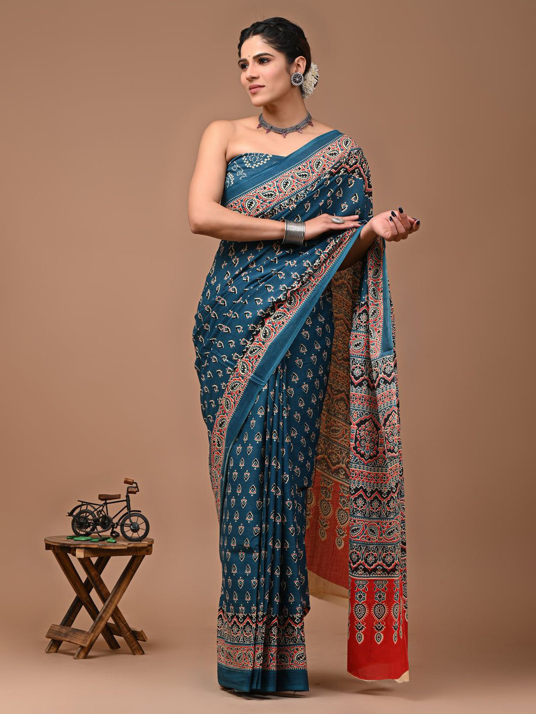 PALLO LATKE Batik Printed Pure Cotton Block Print Saree