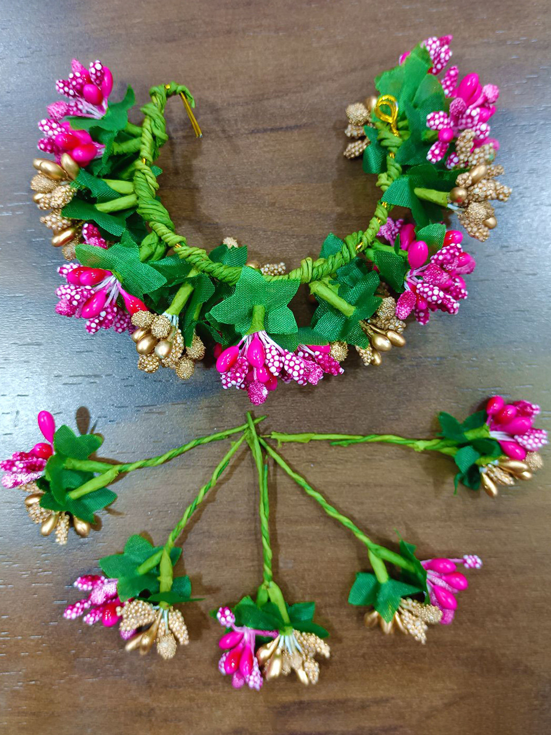DressBerry Women Artificial Flower Gajra