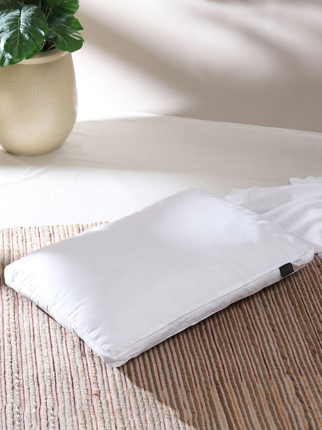 Monte Carlo White Cotton Soybean Protein Sleep Pillow