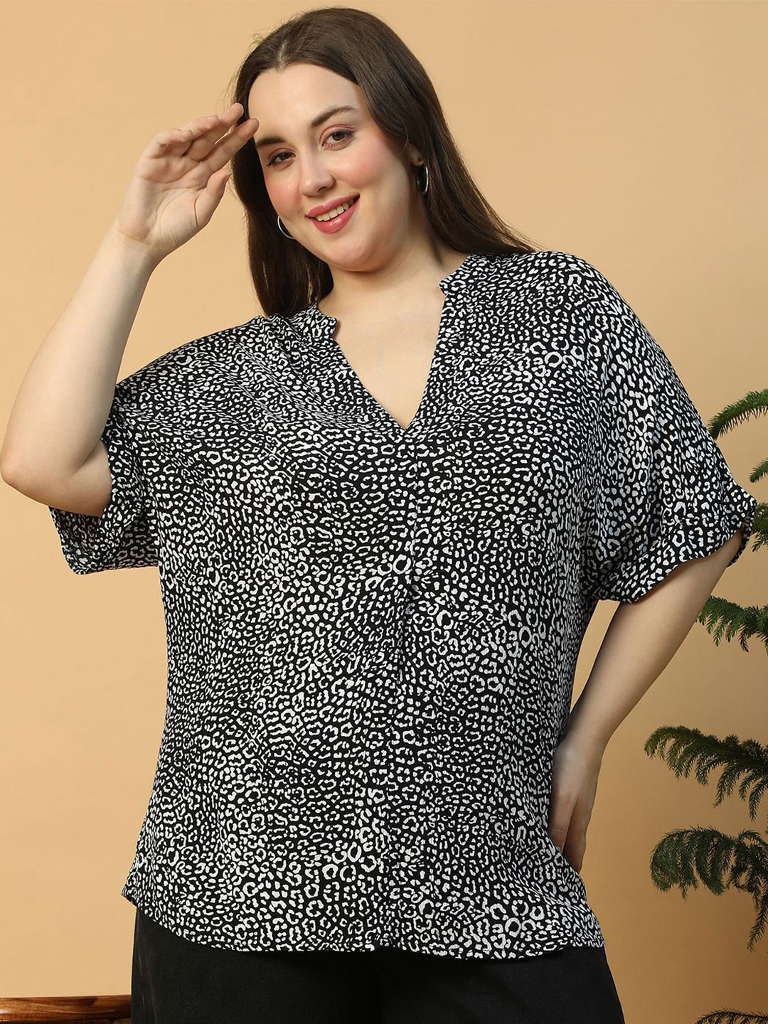 Oxolloxo Plus Size Animal Print V-Neck Short Sleeve Rayon Crepe Top