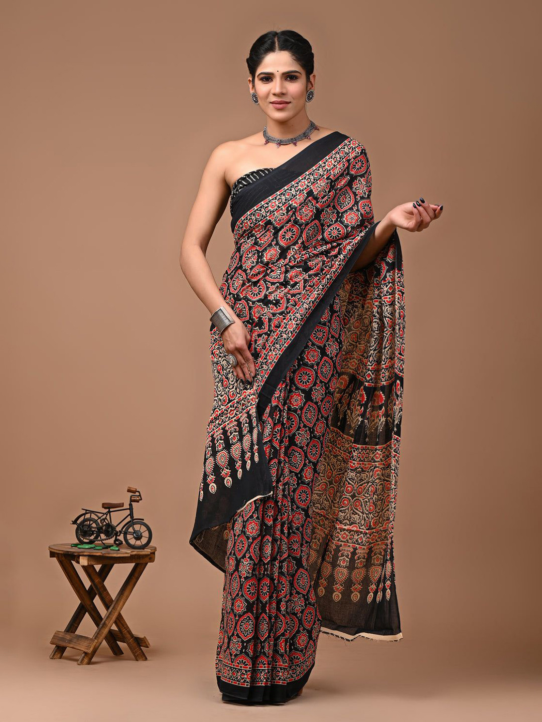 PALLO LATKE Ajrak Block Pure Cotton Block Print Saree