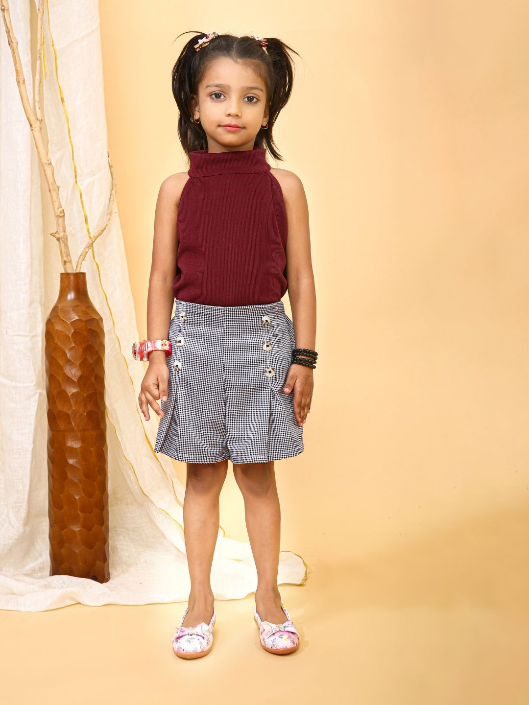 DEL LUNA Girls Mock Neck Sleeveless Top With Shorts