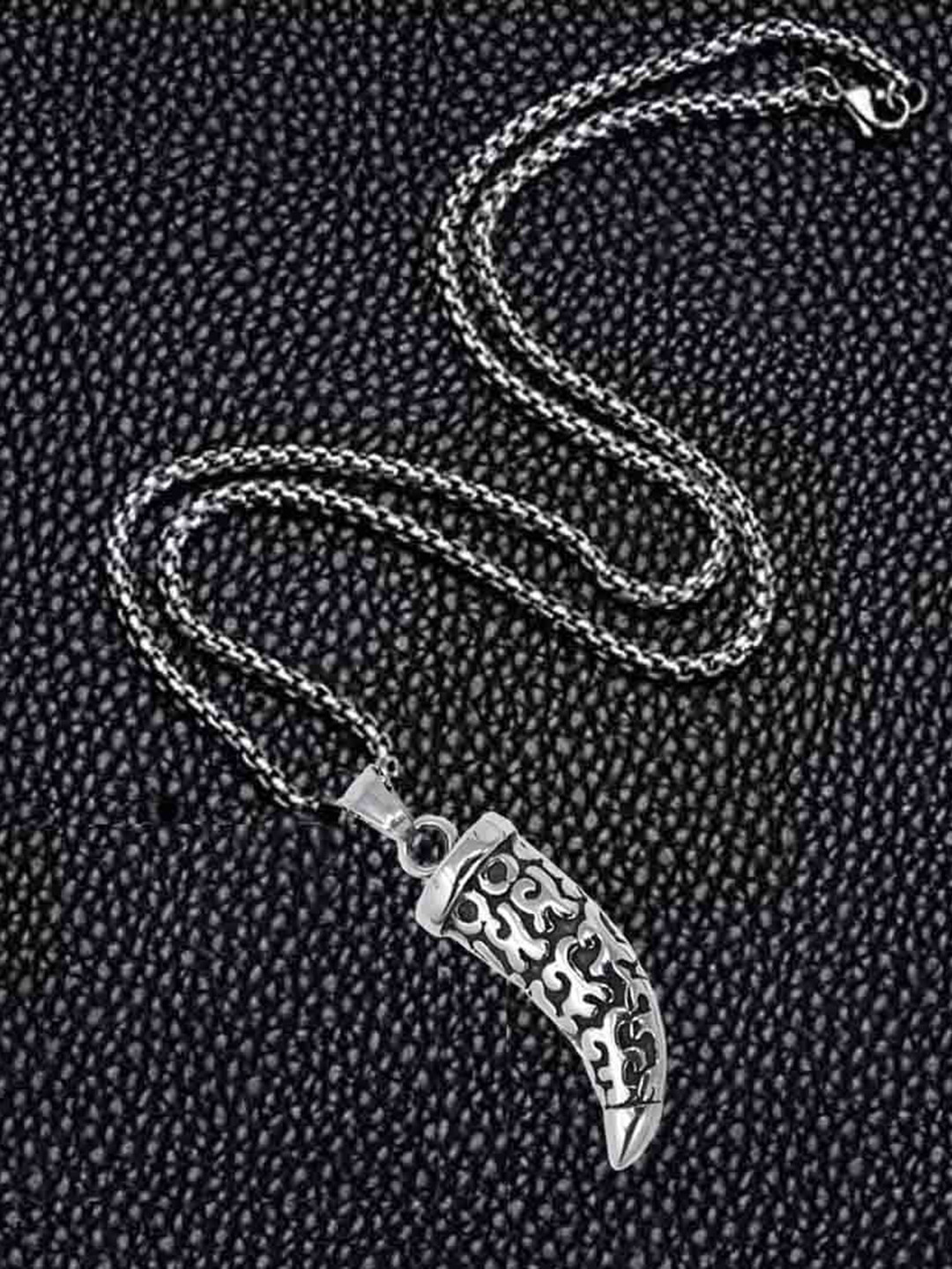 M Men Style Men Silver-Plated Contemporary Biker Peaceful Amulet wolf Pendant With Chain