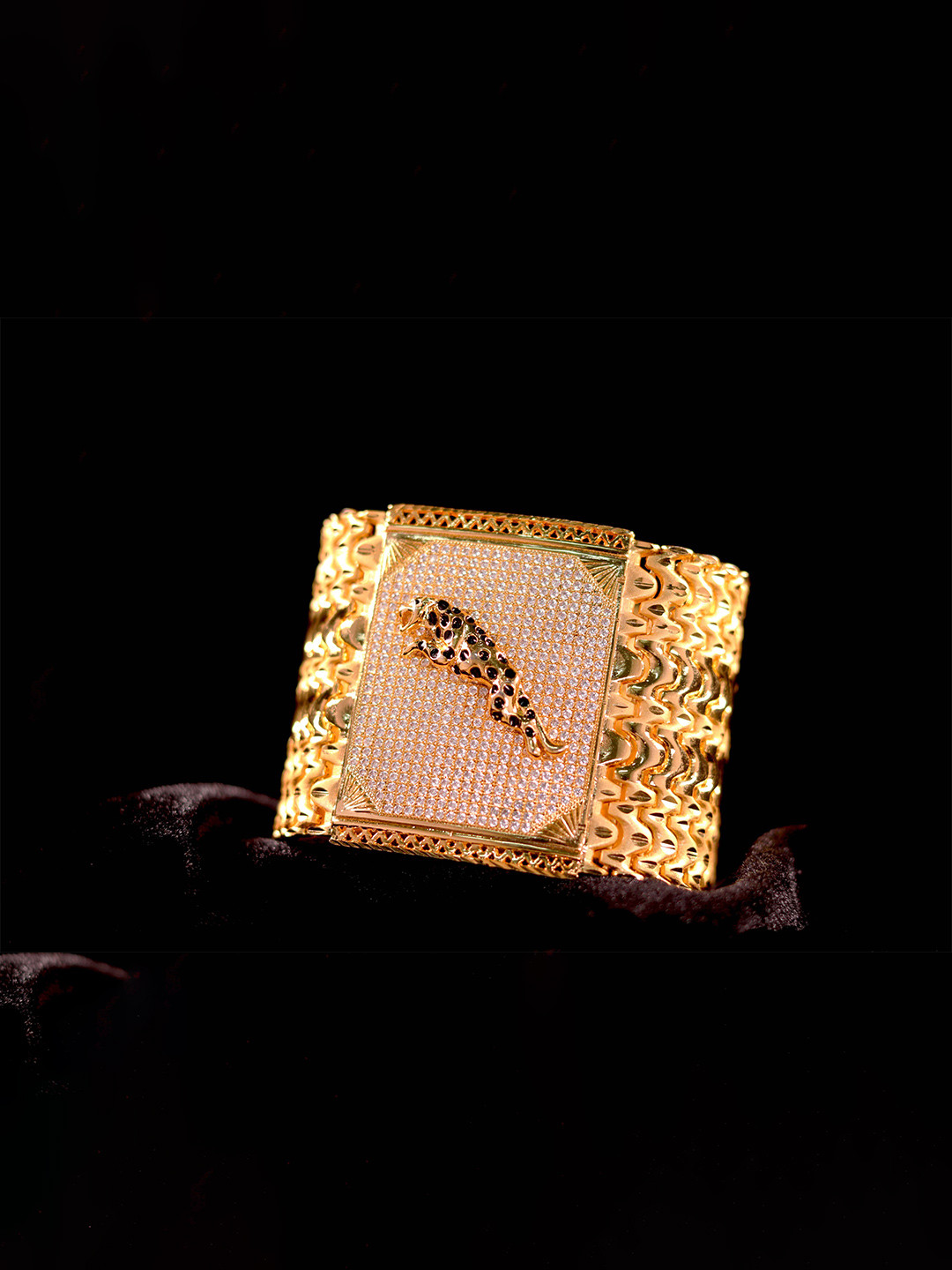 GOLD CASH Unisex Brass Gold-Plated Cuff Bracelet