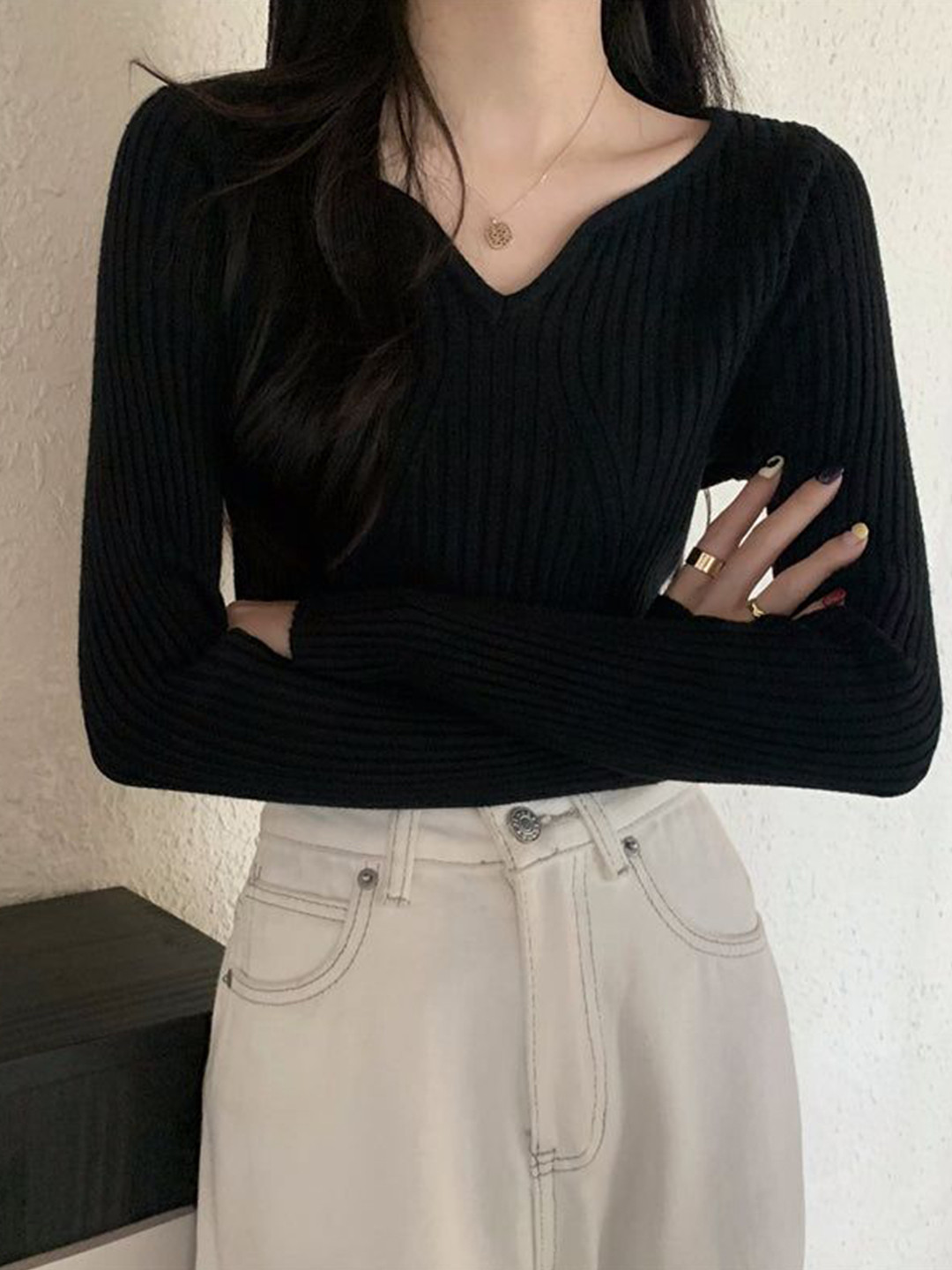 Outzidr Women Black Flat V Neck Top