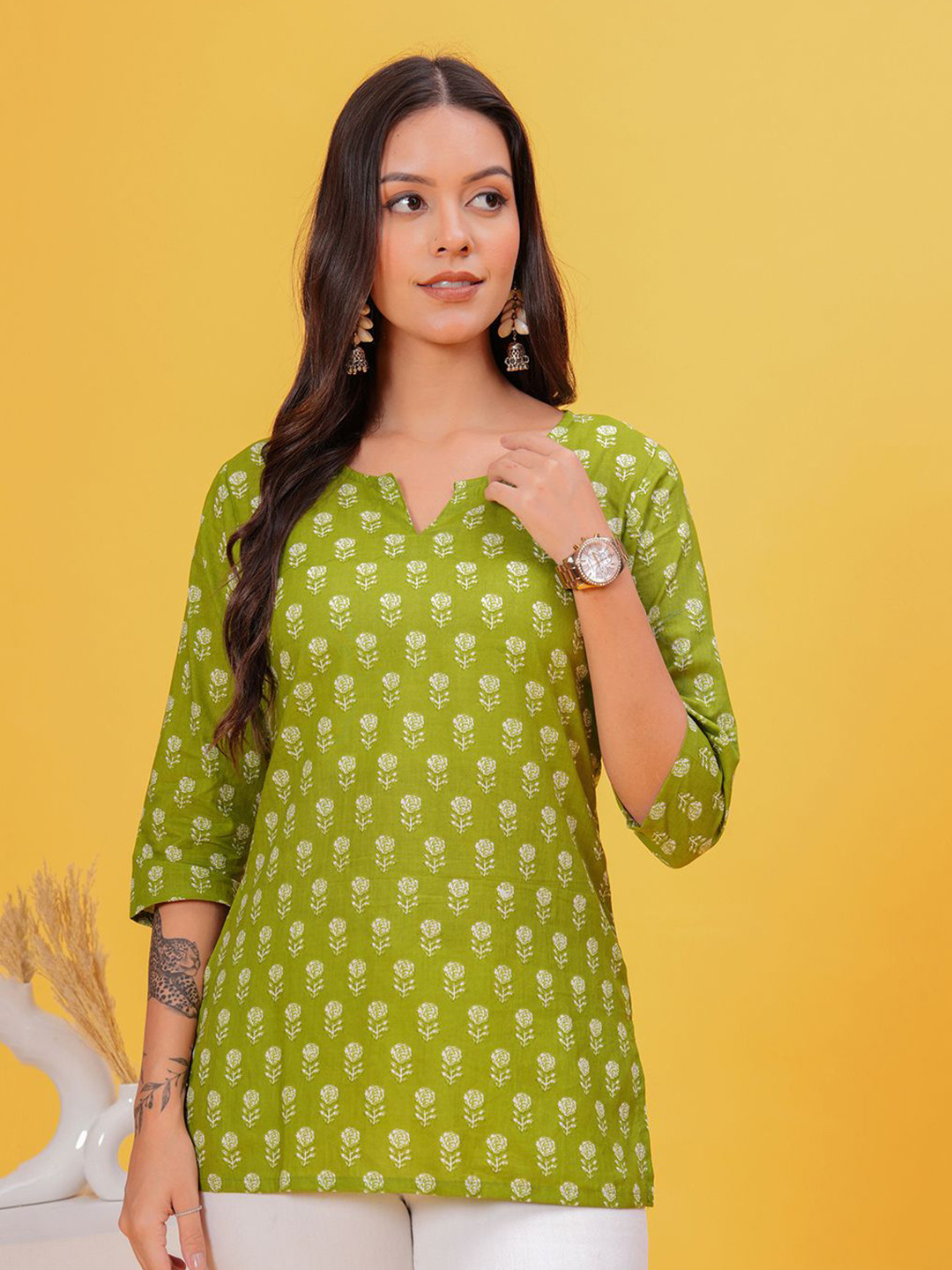 Zenava by Myntra Women Floral Printed Straight Short Cotton Kurti