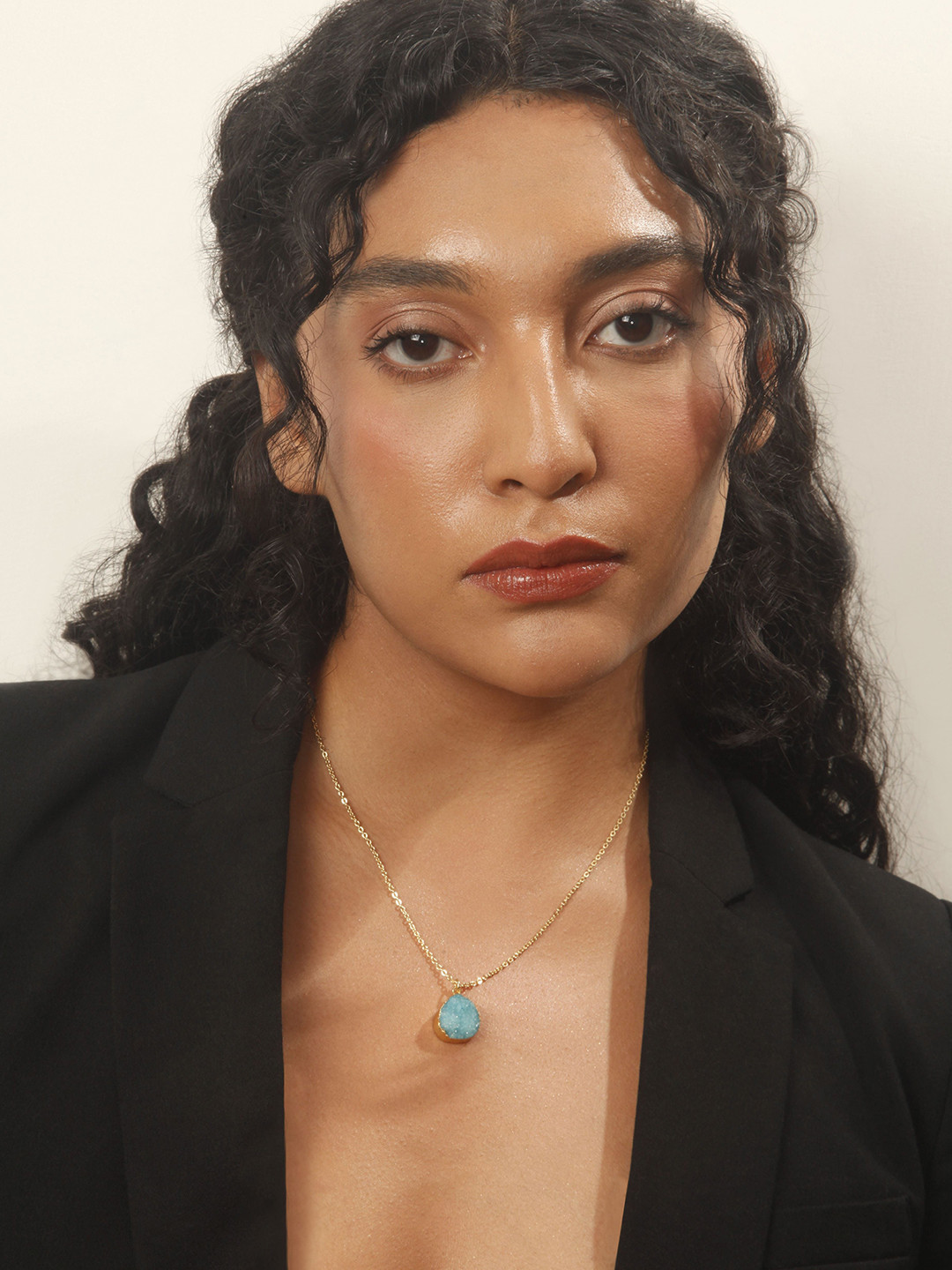 Evteraa Gold-Plated Iris Nebula Agate Studded Minimal Necklace