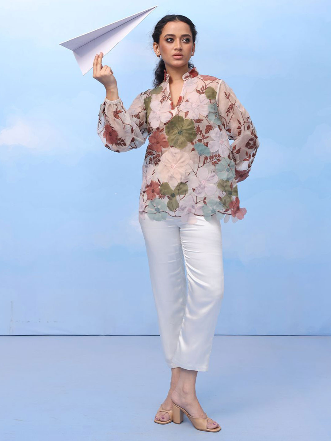 COUCHE BY ANANDINI Peonies Perfection Women Floral Embroidery Applique Detailed Top