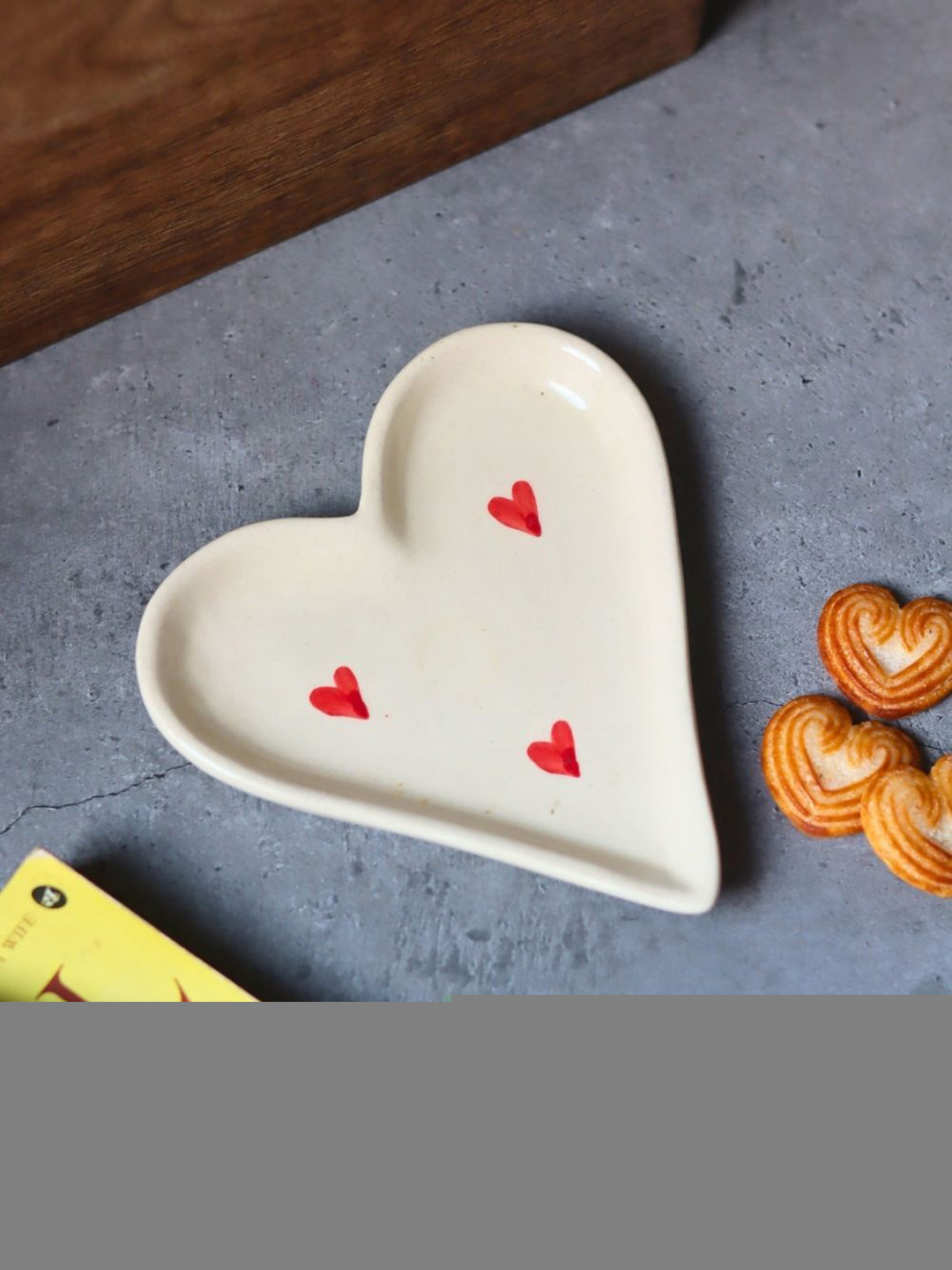 WEAVING HOMES White & Red Valentino Printed Ceramic Glossy Dessert Plate