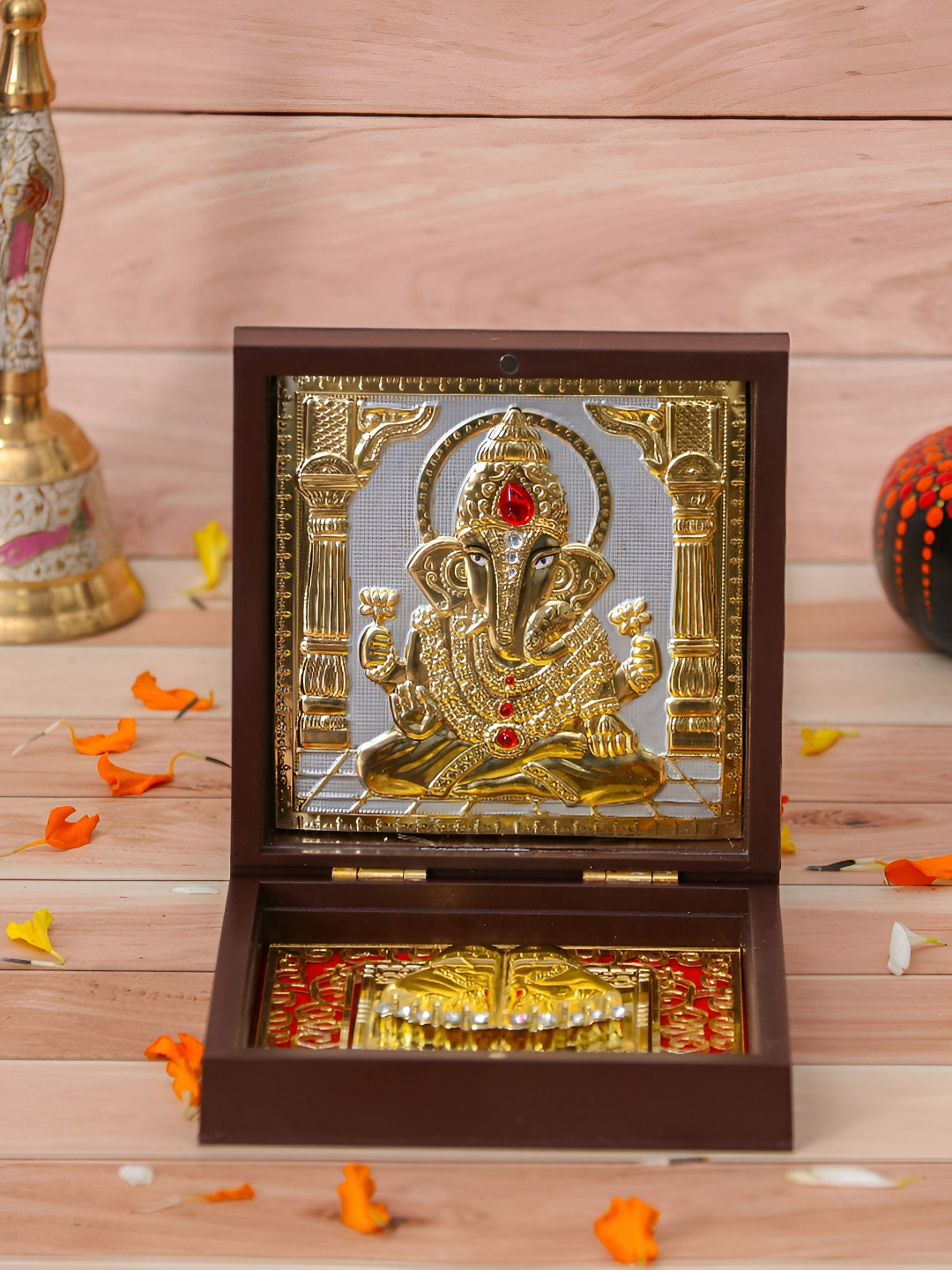 HOUSE OF WEMY Brown & White Lord Ganesha Religious Foot Prints