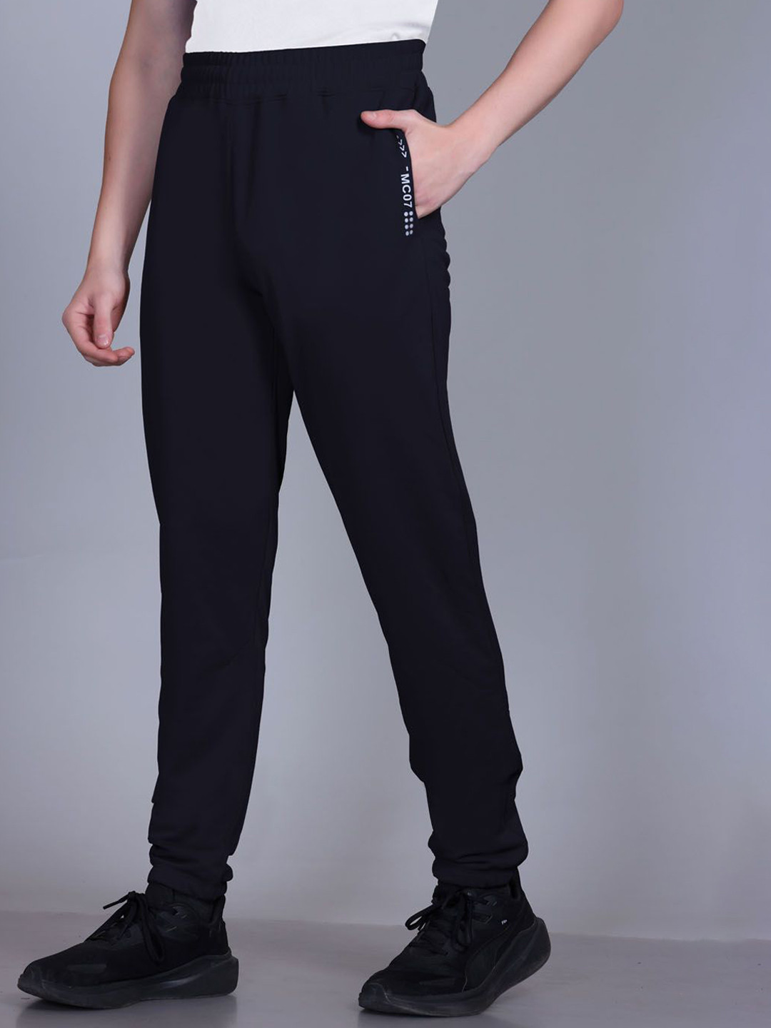 MOUNTAIN COLOURS Men Brand Logo Printed Mid-Rise Joggers