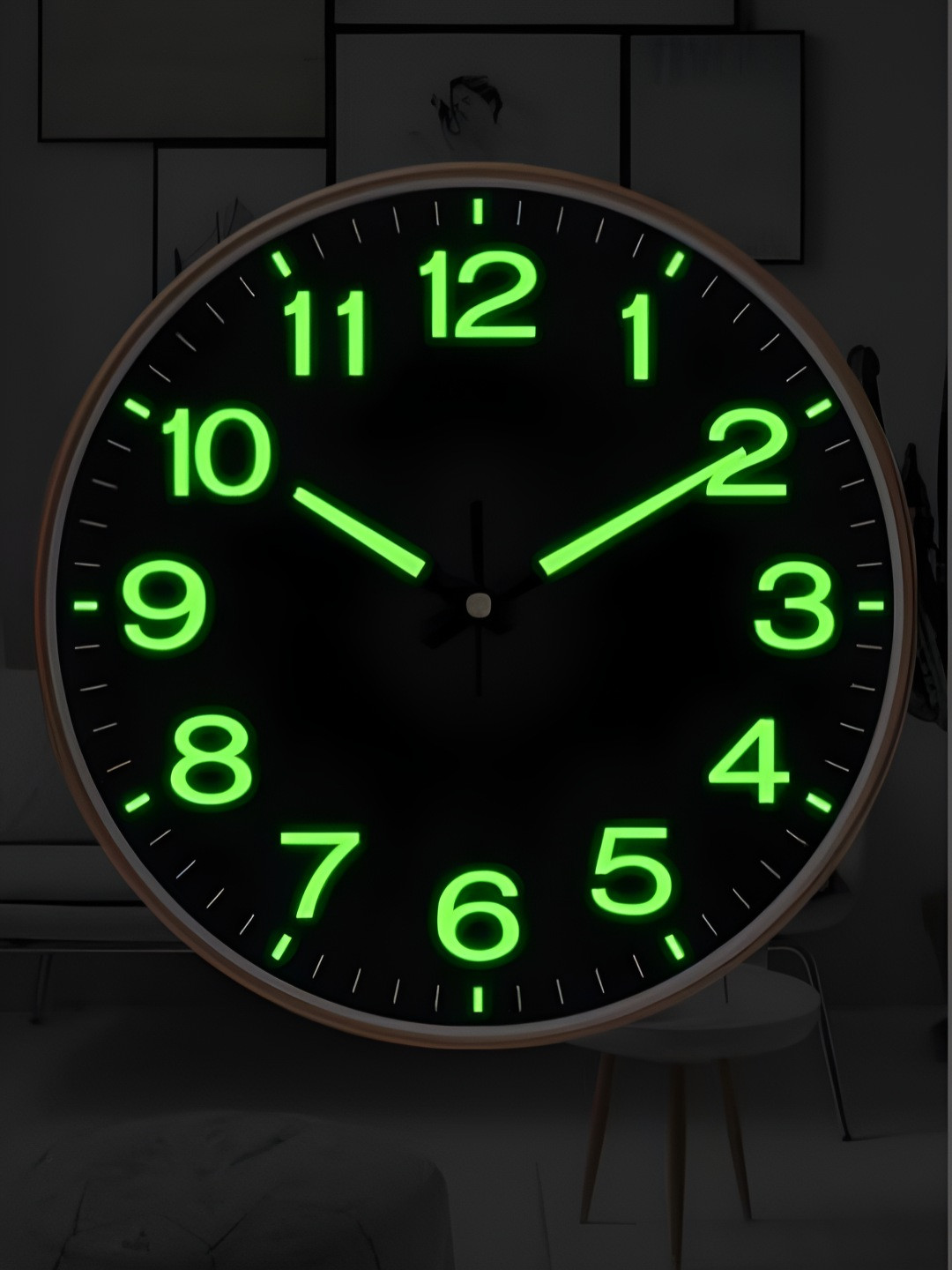 Star work Black Plastic Night Mode Round Battery Analogue Wall Clock-30cm