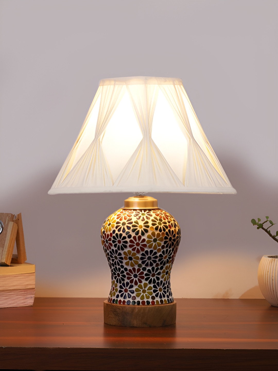 Aura Off-White ustum Shaped Wooden Table Lamp