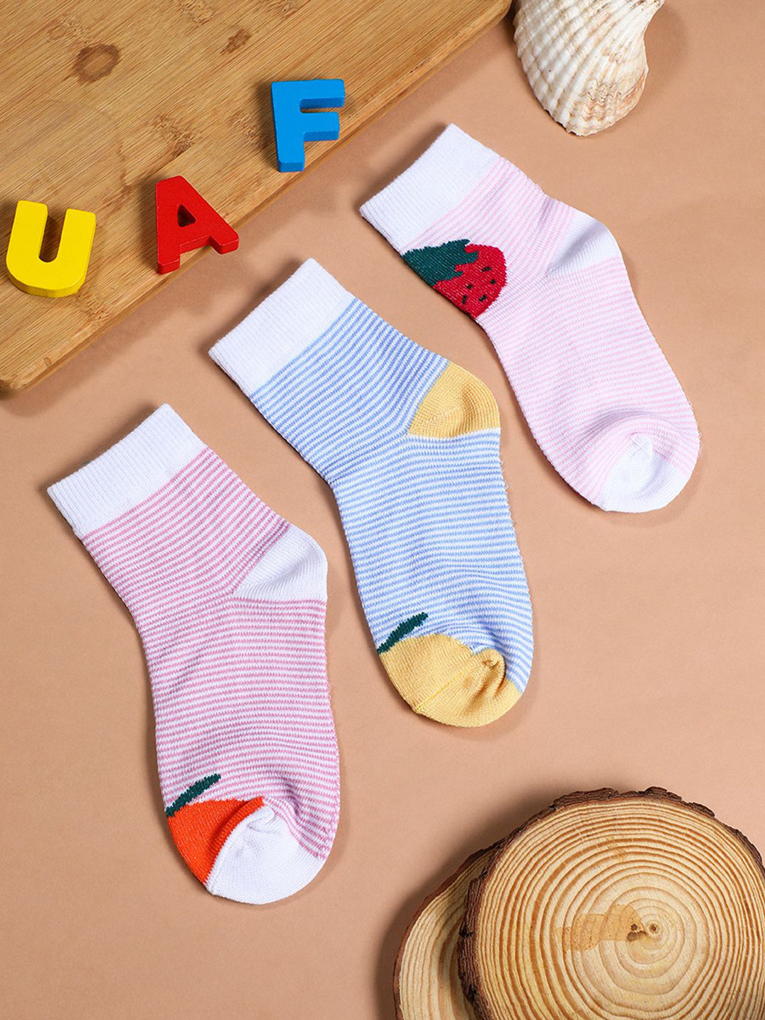 YK Boys Pack Of 3 Pair Striped Assorted Ankle-Length Socks