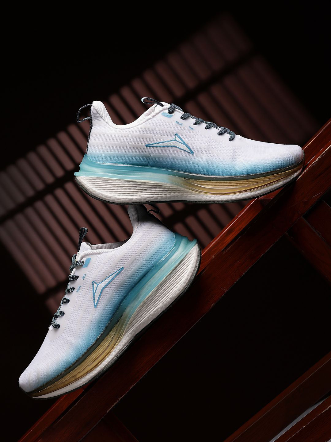 JQR FLYING FURY Men Mesh Running Shoes