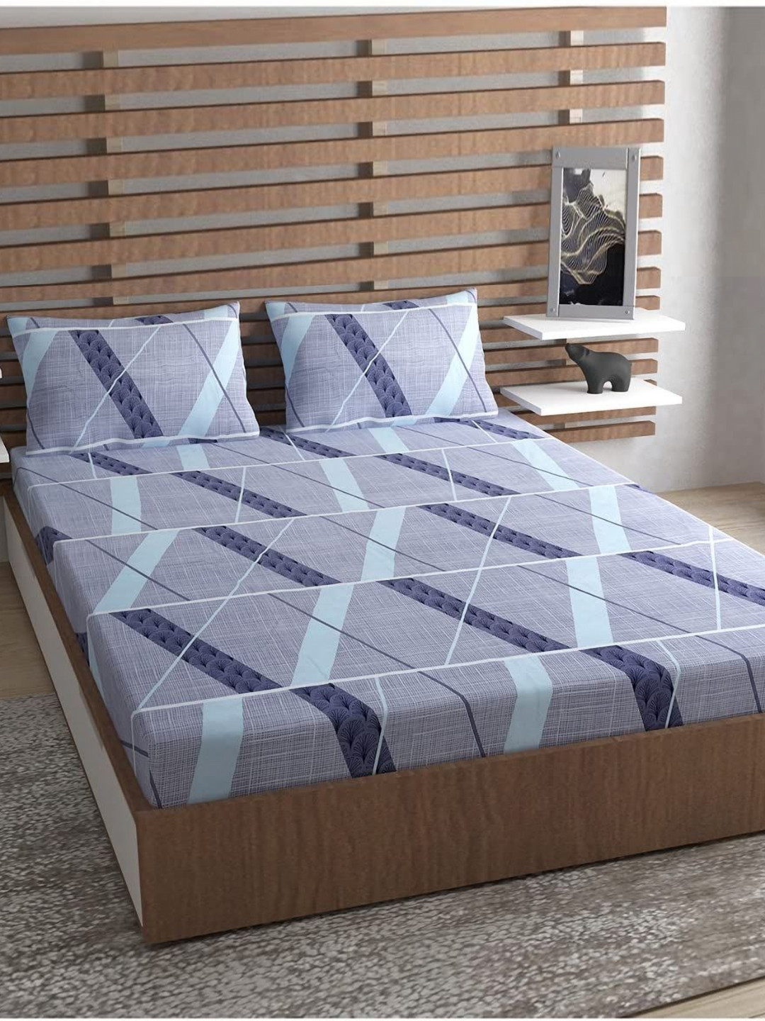 METRO LIVING Lavender Geometric Cotton 104 TC Queen Coarse Bedsheet with 2 Pillow Covers-93 x 83 inches